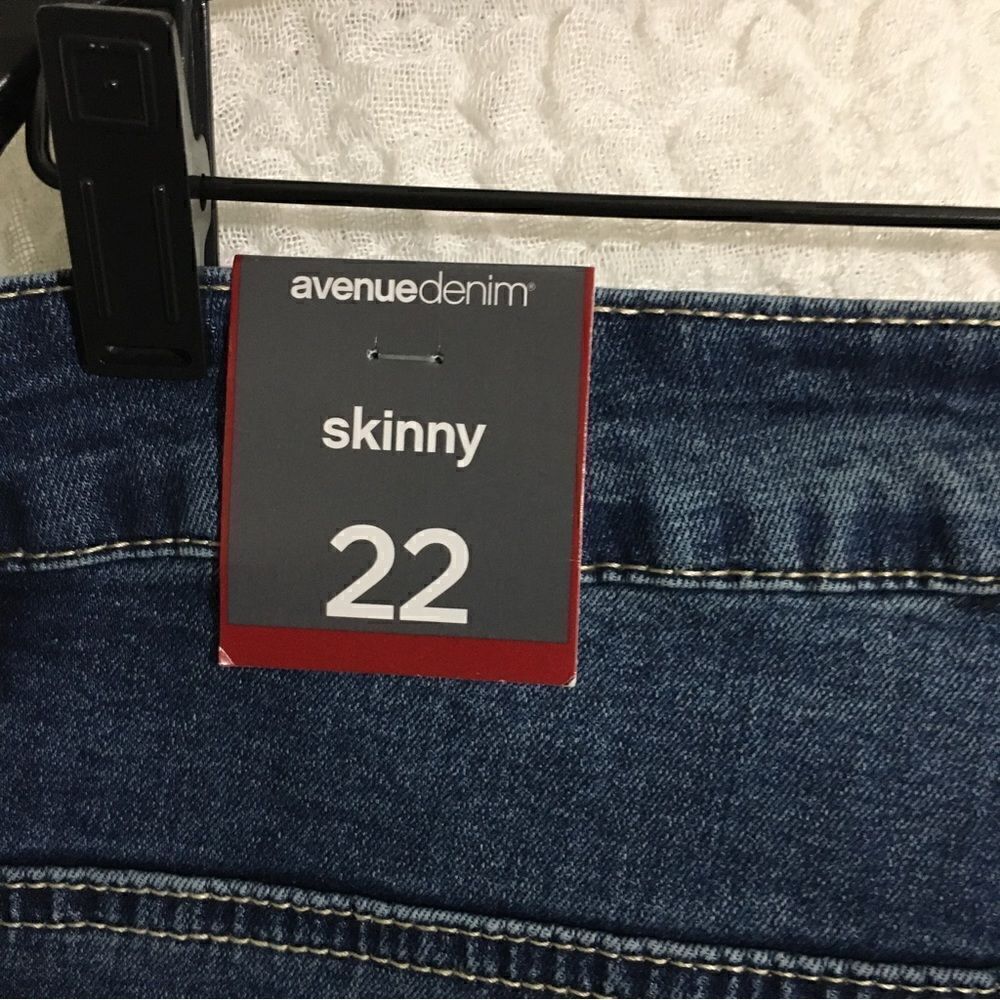 Avenue Skinny Distressed Jeans Size 22 *Wrong Inside Tag - Picture 8 of 9
